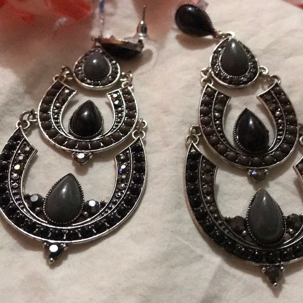 Earrings - Picture 2 of 3